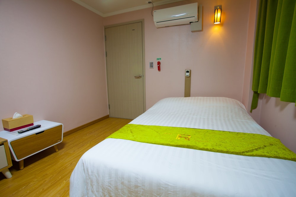 Jeju R Hotel Guest House Hostel 25/60