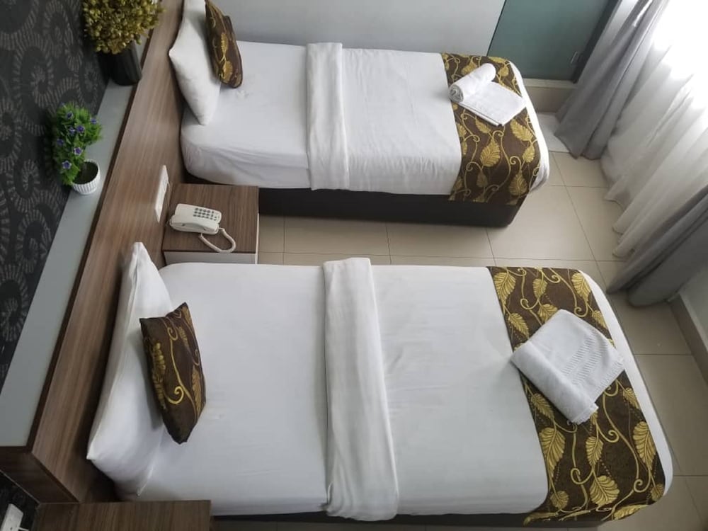 D'metro Hotel 51/61