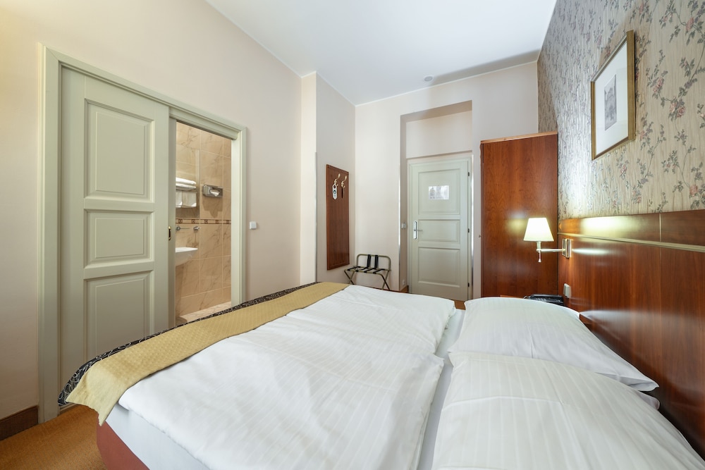ROOM, DOUBLE BED, BALCONY