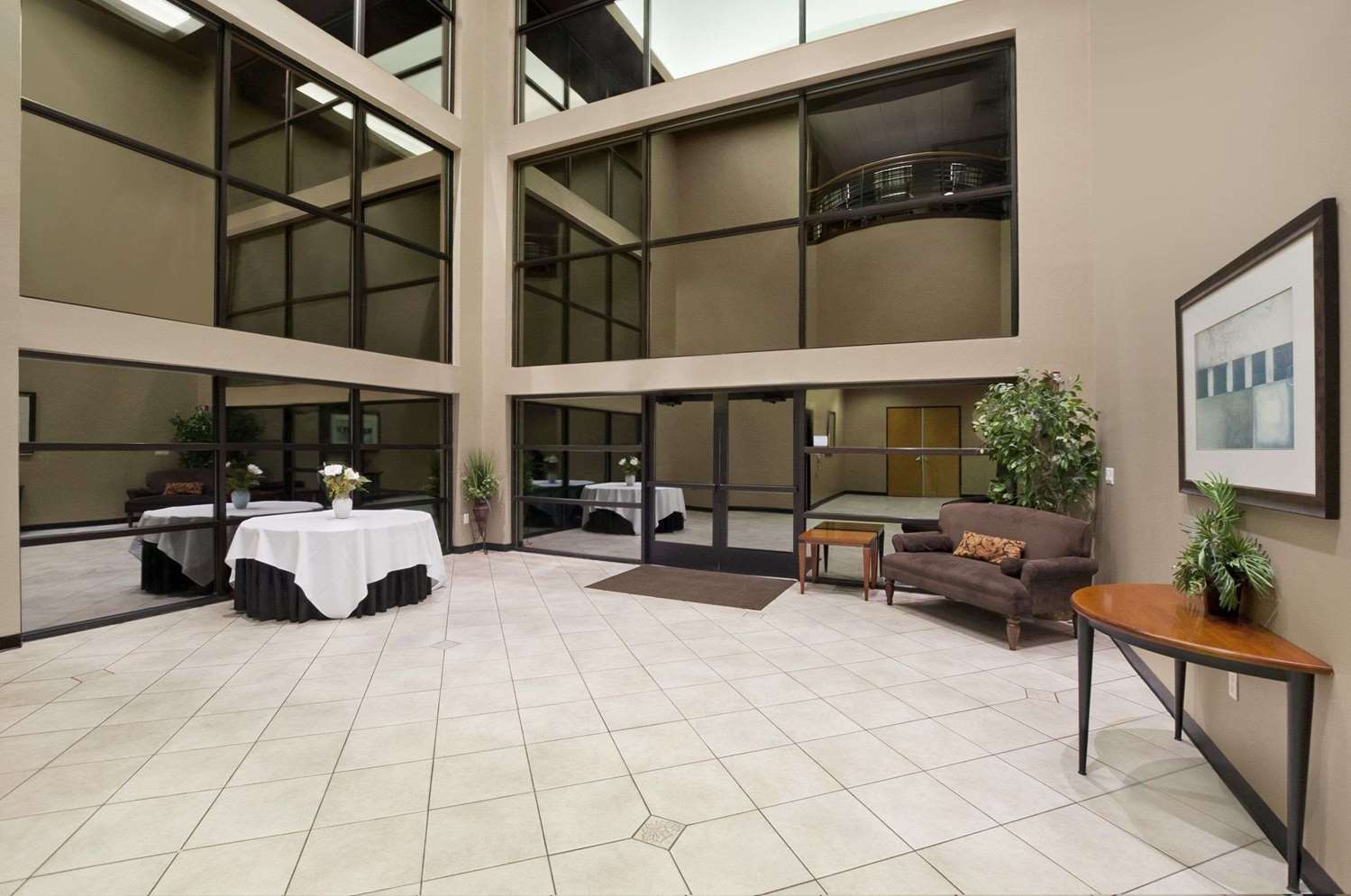 Wingate by Wyndham Round Rock Hotel & Conference Center 28/30