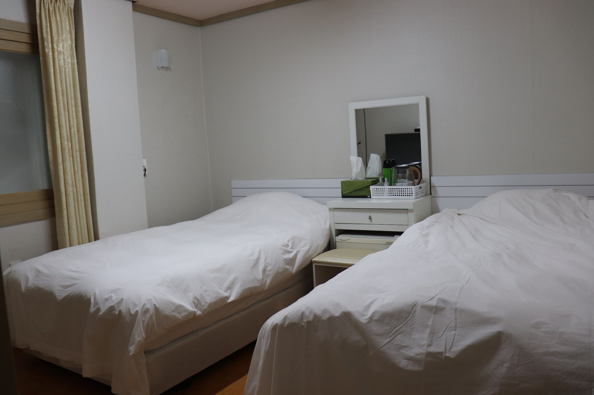 BASIC, TWIN BEDS