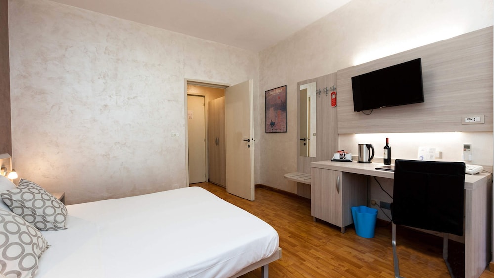 Lis Hotel 8/73