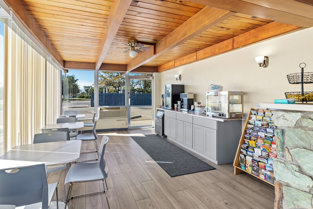 Americas Best Value Inn 12/18