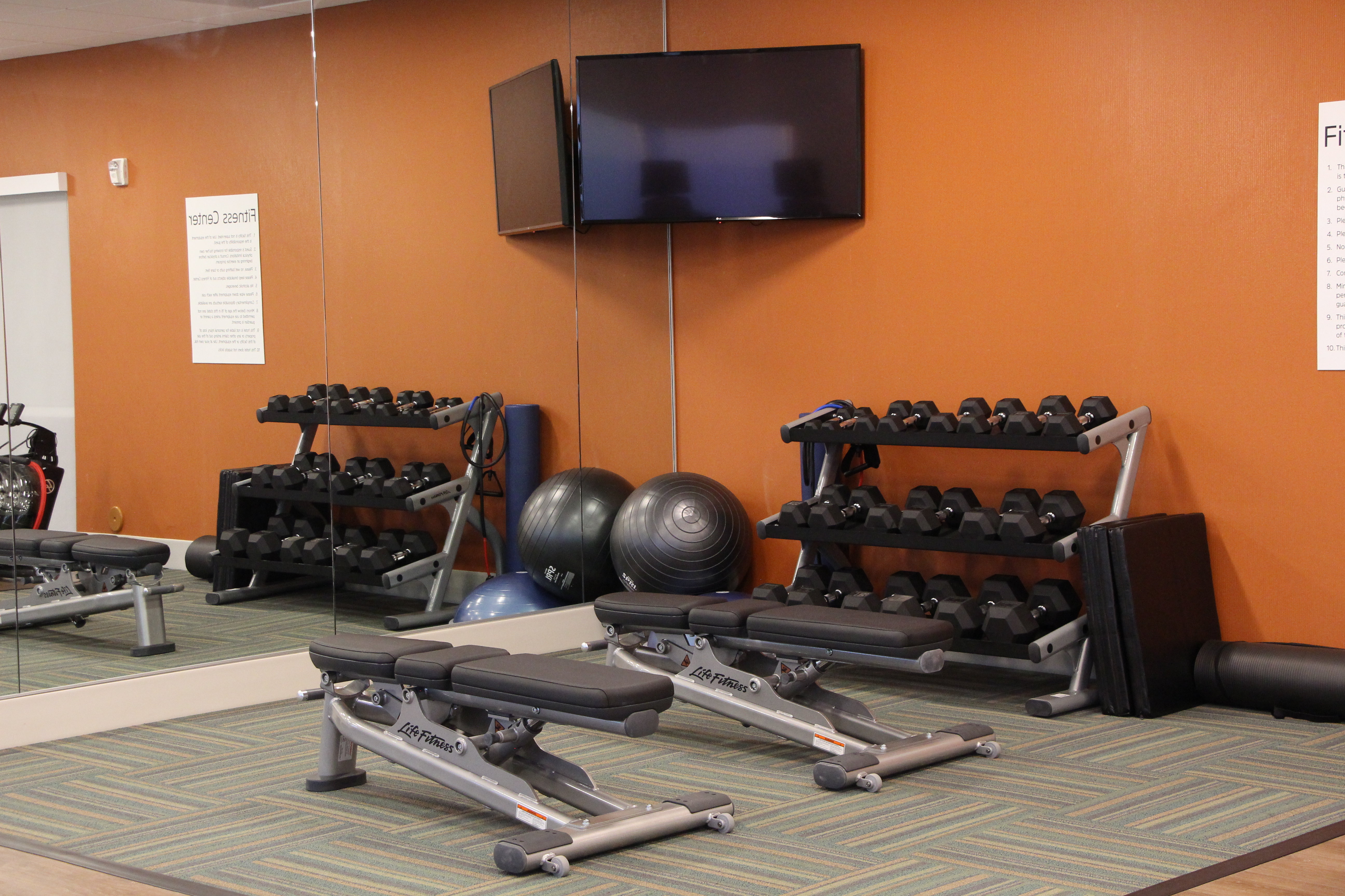 Holiday Inn Express & Suites Phoenix - Airport North 37/71