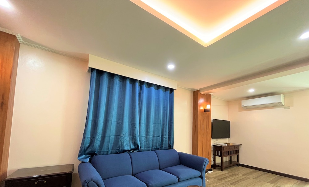 Lakeview Suites 49/68