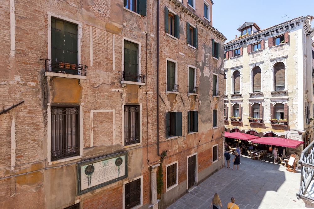H10 Palazzo Canova 6/75