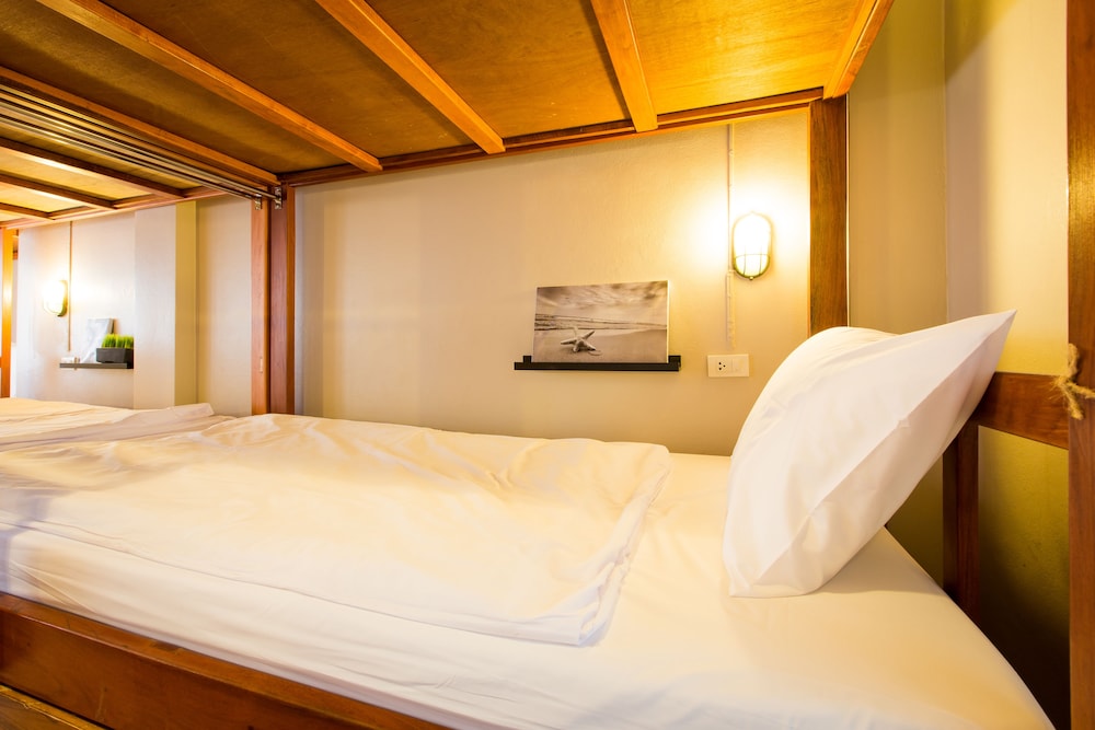 MIXED DORM, 10 BEDS
