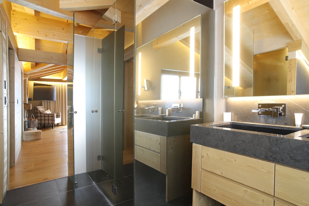 Hotel de Rougemont and Spa 49/50