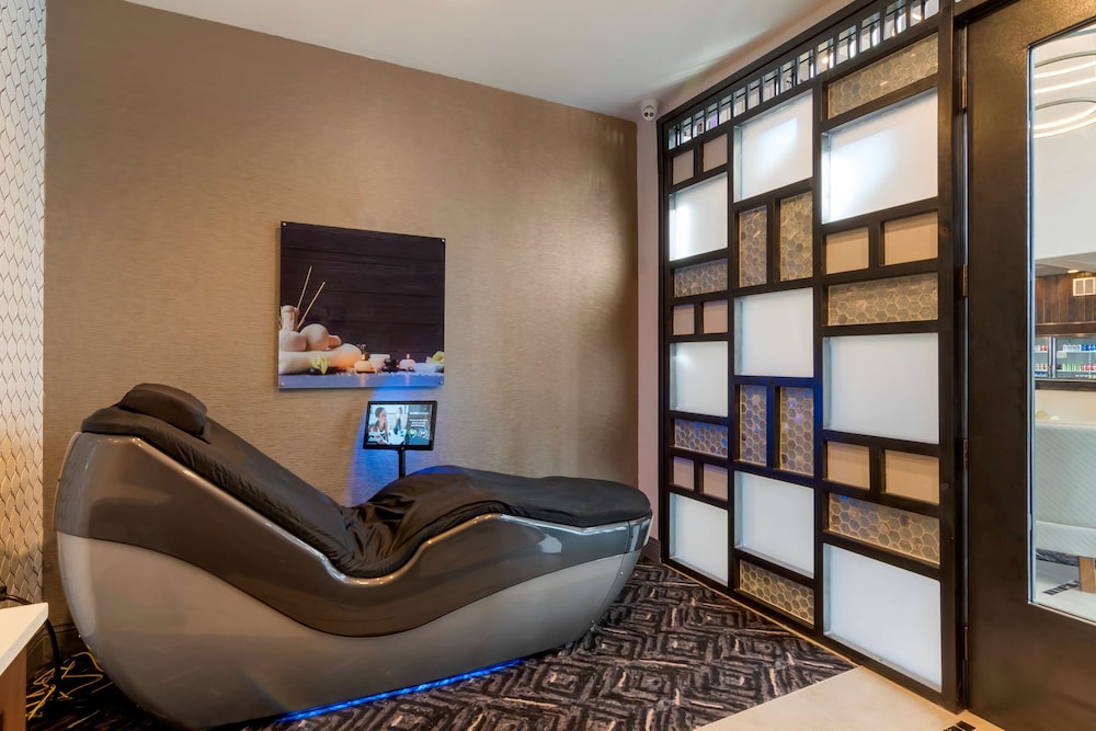 Best Western Premier Liberty Inn & Suites 33/48