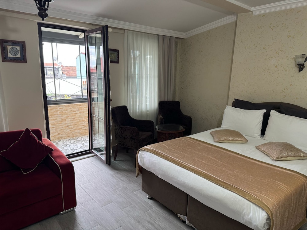 DELUXE, DOUBLE BED, BALCONY