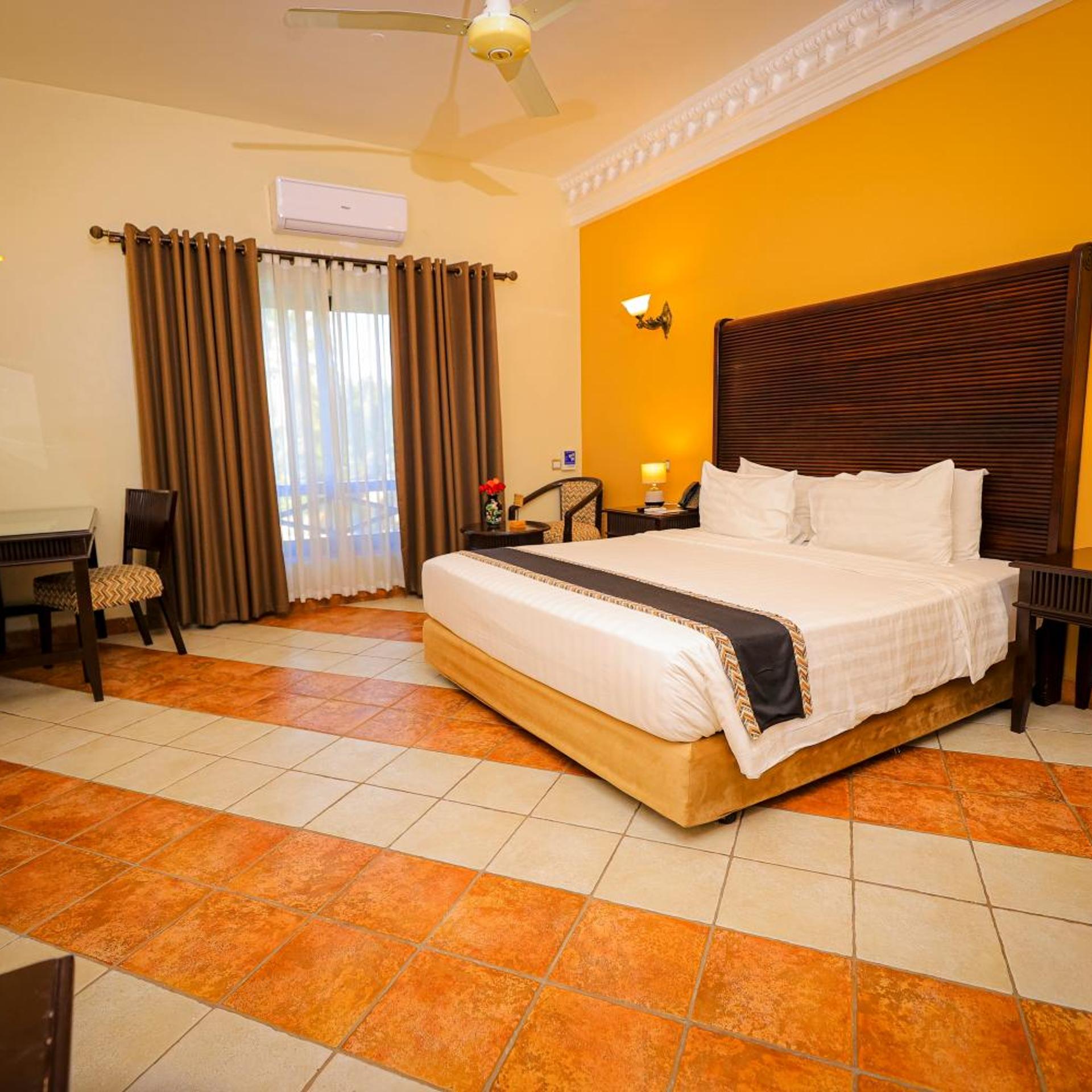 DELUXE, DOUBLE BED