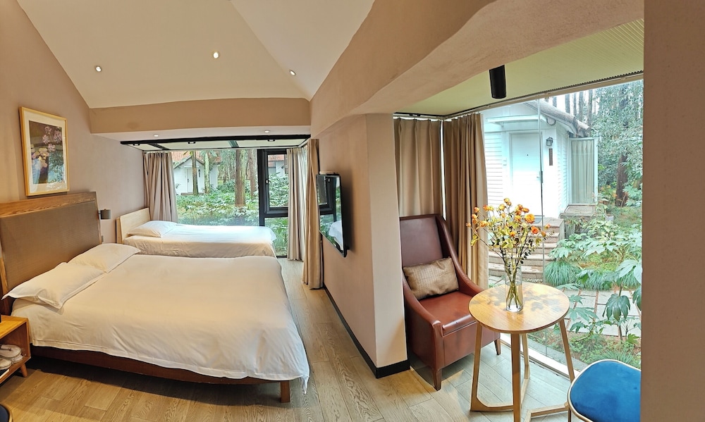 Lotus Glade Hotel 18/50