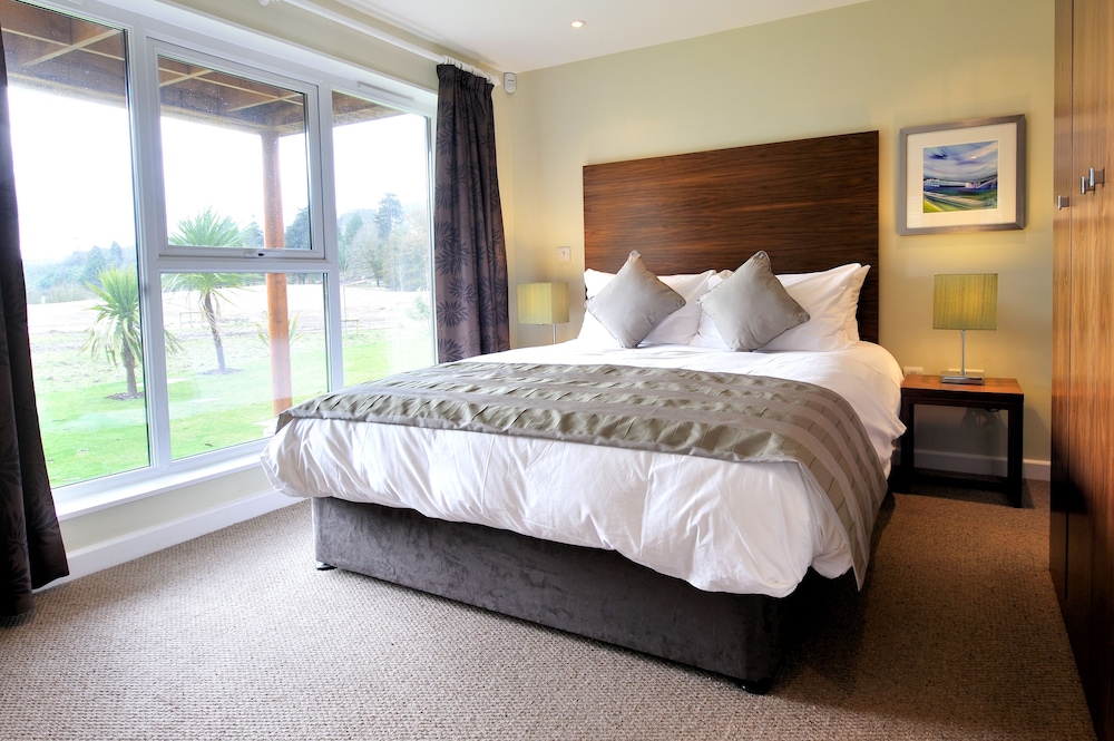 3 Bedrooms, Lodge, 2 Queen and Twin Beds, Hot Tub