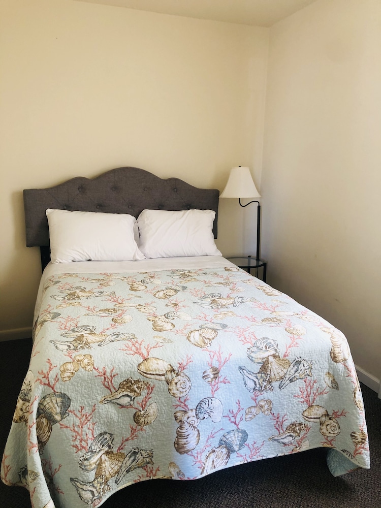 Thunderbird Motel 15/36