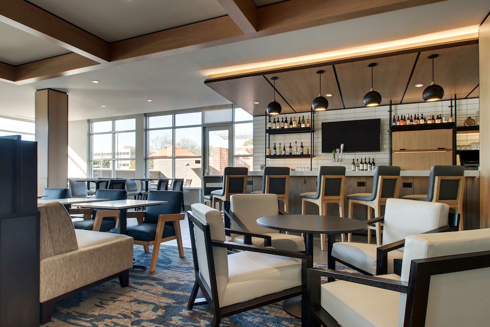 Hyatt House Oak Brook 49/64