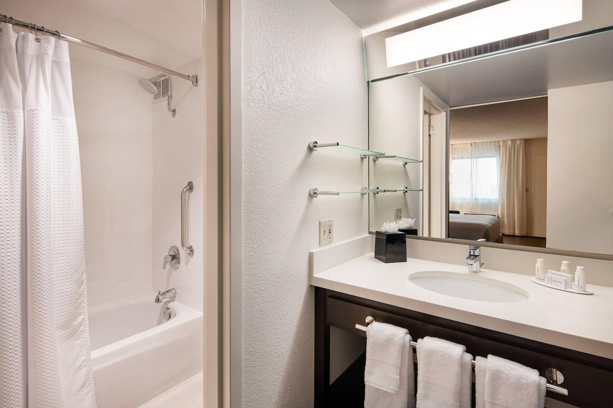 Theme, 2 Queen Beds، Fairfield Inn By Marriott Anaheim Resort 9/10