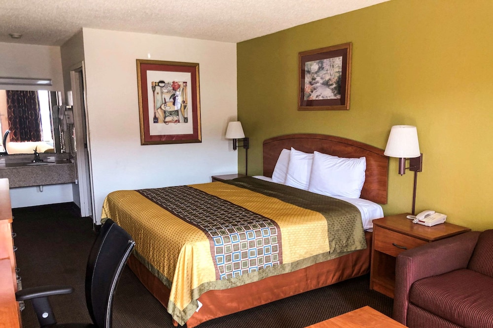 ROOM, KING BED, ACCESSIBLE