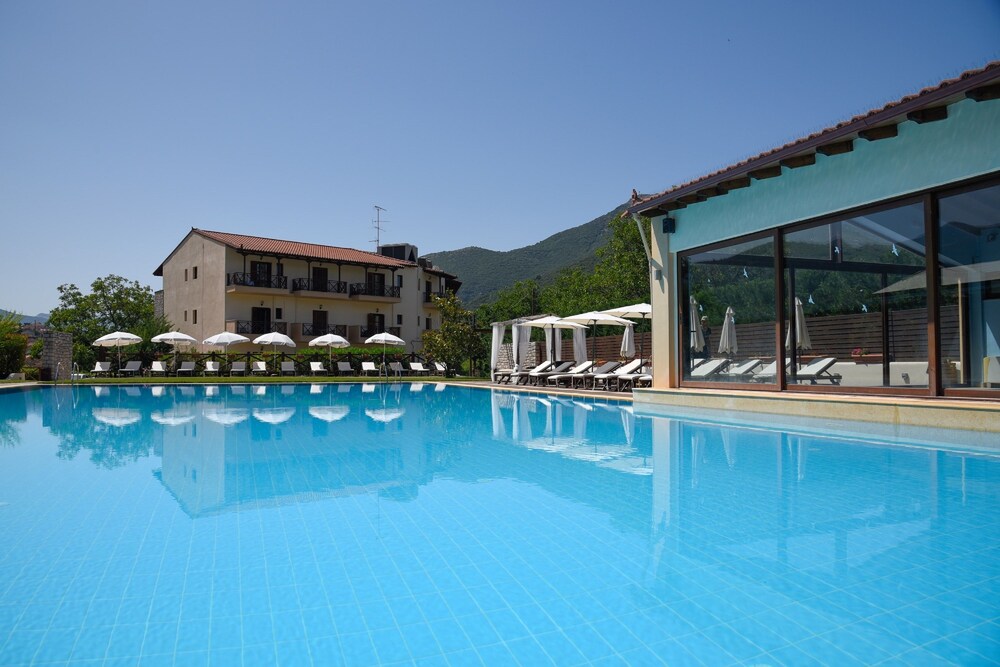 Mont Helmos Hotel 4/71