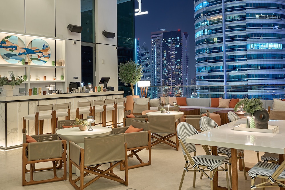 Vida Dubai Marina Yacht Club 54/68