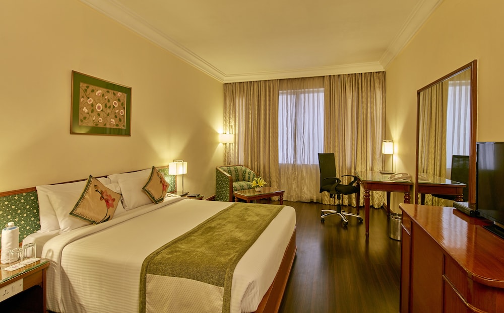 EXECUTIVE, SUITE, BATHTUB