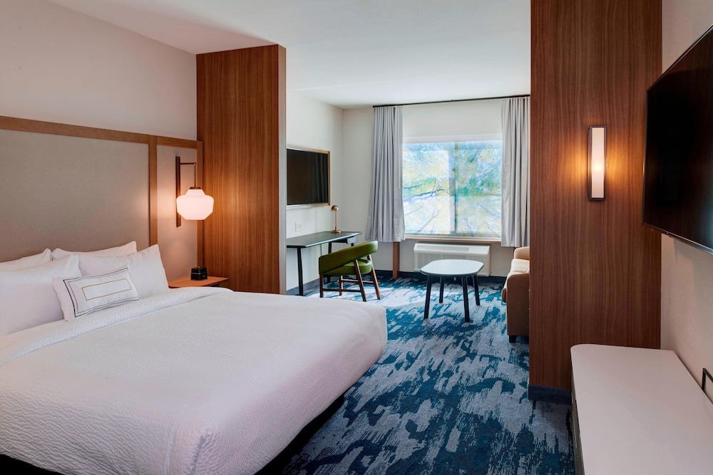 Fairfield Inn And Suites Columbus In 17/50
