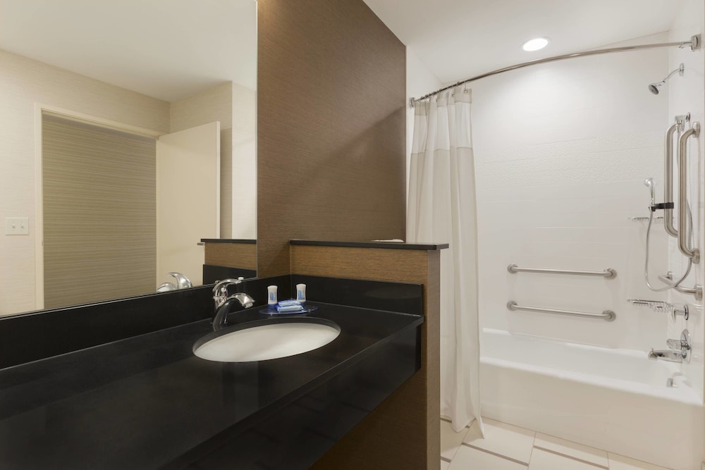 Fairfield Inn & Suites Pittsburgh Airport/Robinson Township 10/30
