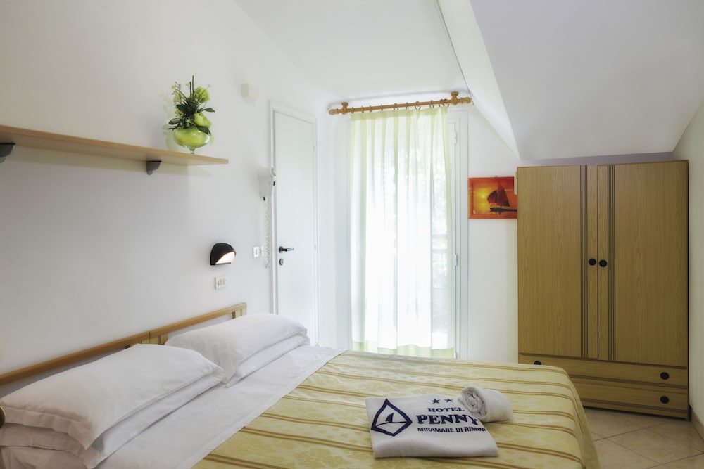ROOM, DOUBLE OR TWIN BED