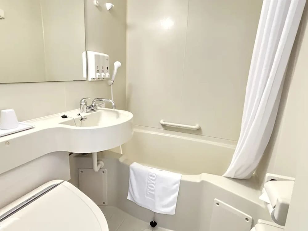 Room, King Bed, Toyoko Inn Toyotashi Ekimae 4/5