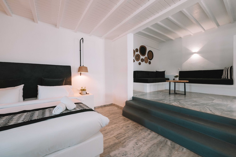 Mr And Mrs White Mykonos 21/72