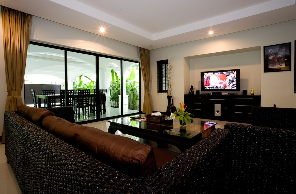 PALM GROVE RESORT 15/42