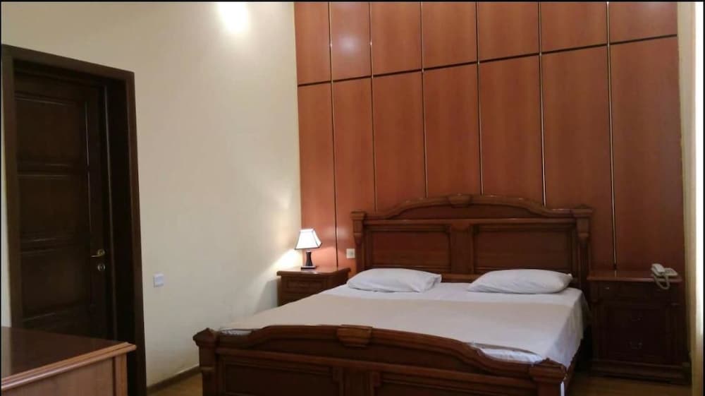 Bella Hotel 20/50