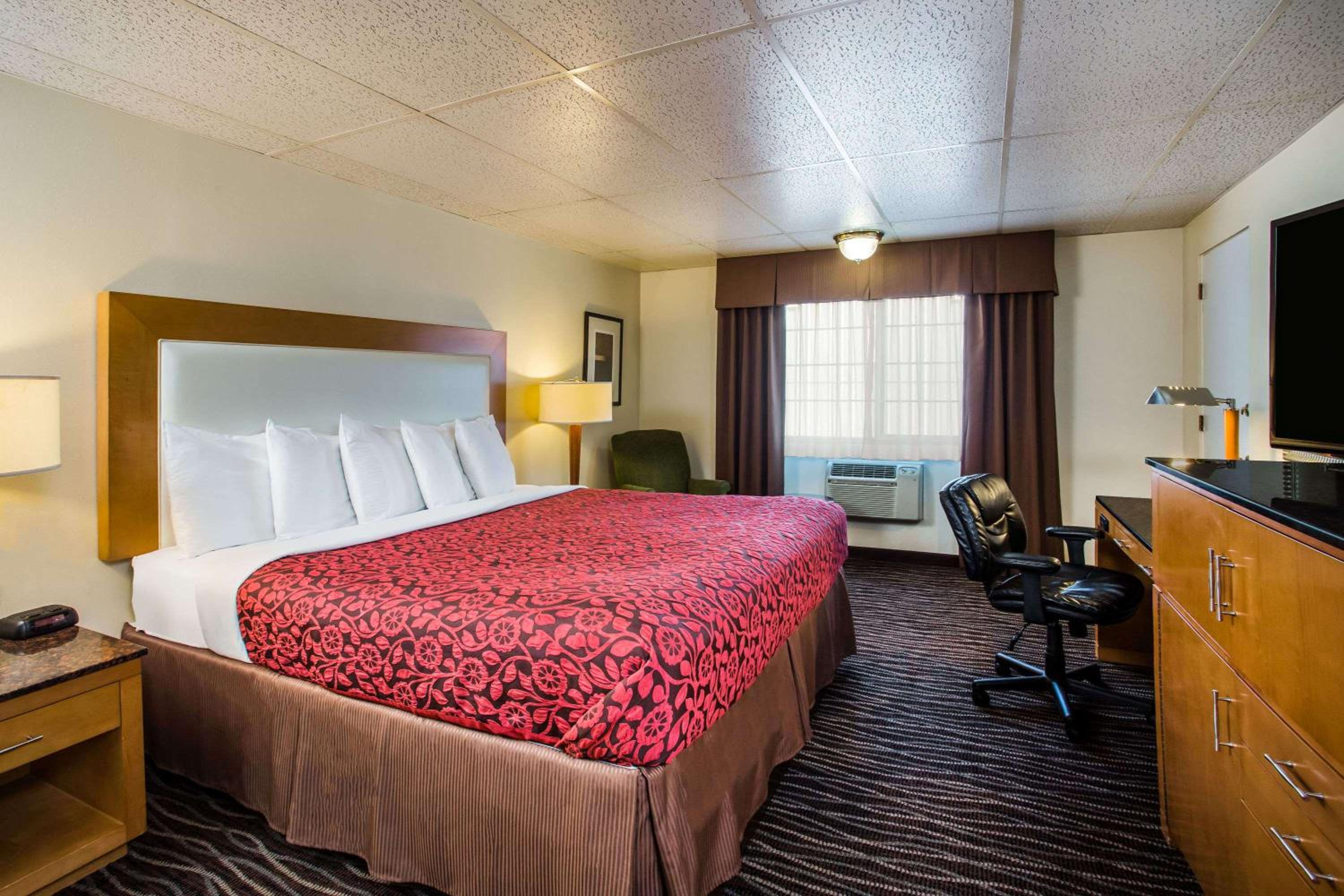 Room, King Bed, Bathtub, Accessible