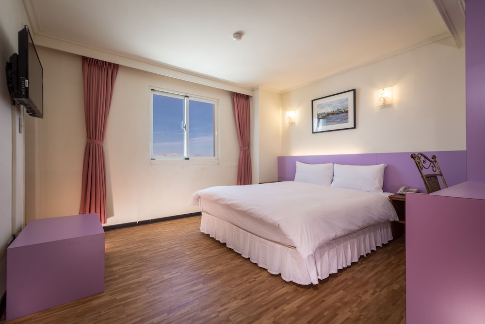 Apple Hotel 13/41