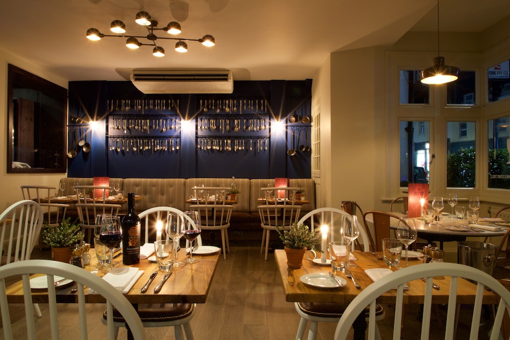 White Horse Hotel 43/46