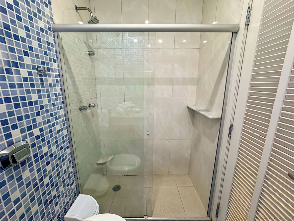 Nacional Inn Guaruja 53/56