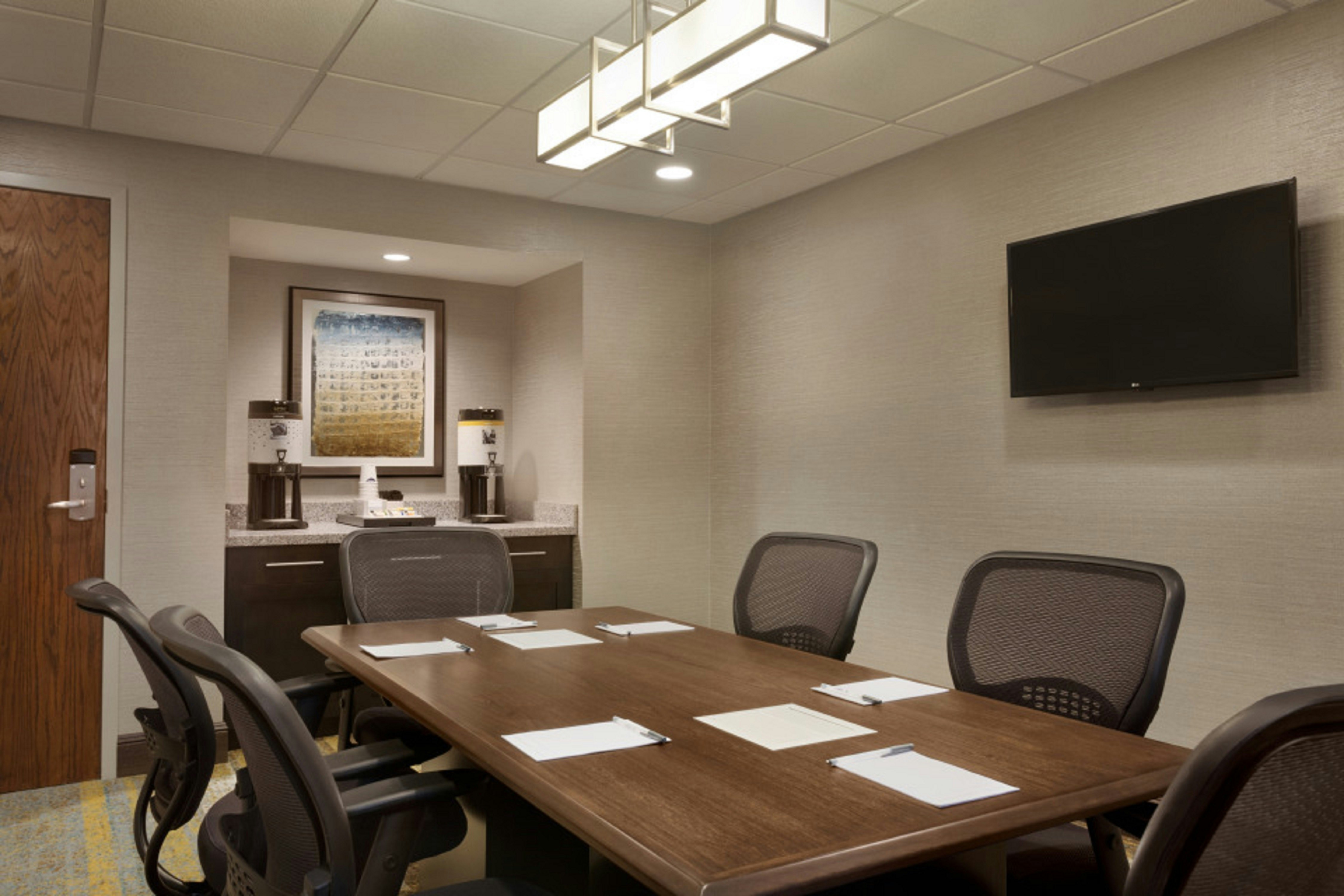 Hampton Inn and Suites Springdale 8/15