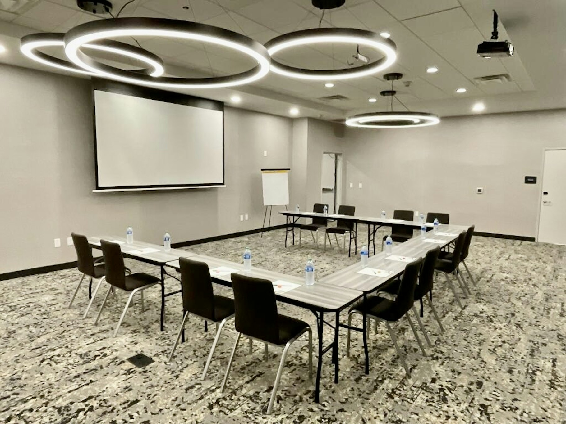 avid hotels - Mt Juliet Nashville Area, an IHG Hotel 16/23