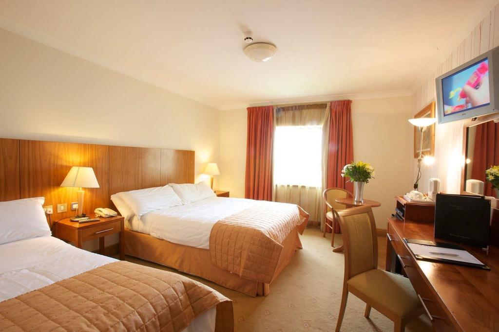 BROADHAVEN BAY HOTEL 5/25