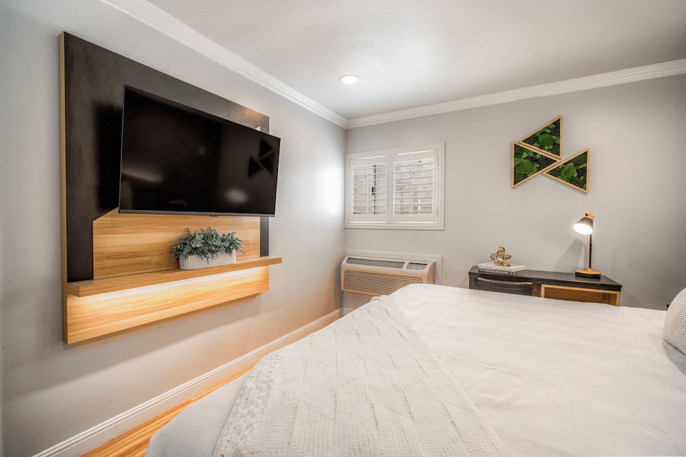 COMFORT, QUEEN BED