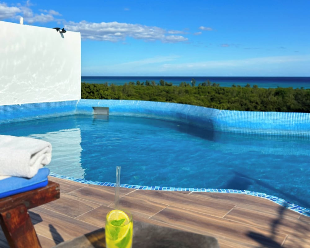 Capital O Hotel Brisas del Mar Playa Del Carmen 94/98