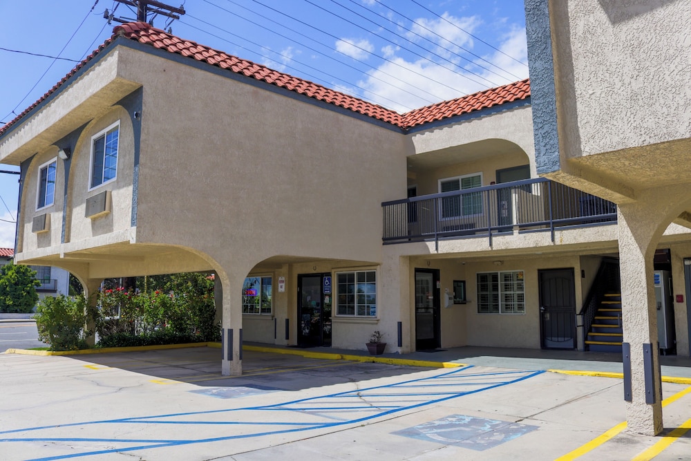 Orange Tustin Inn 55/62