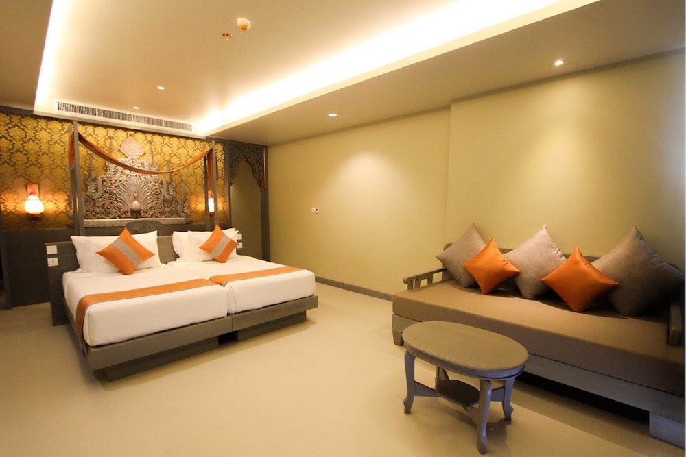 Maikhao Palm Beach Resort 12/65
