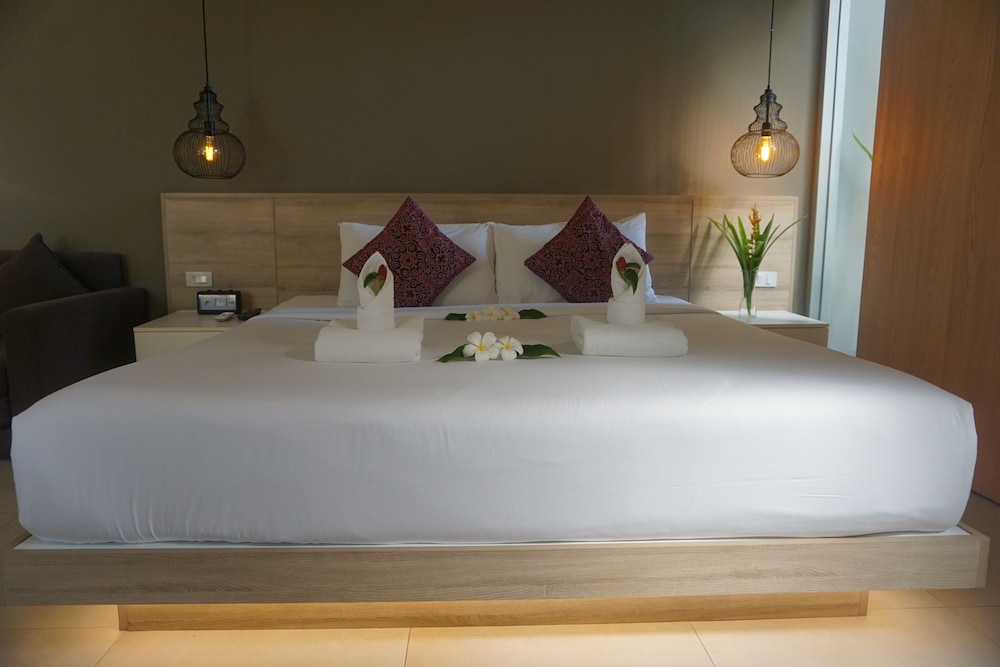 THE SIGNATURE PHUKET RESORT AND RESTAURANT 37/70