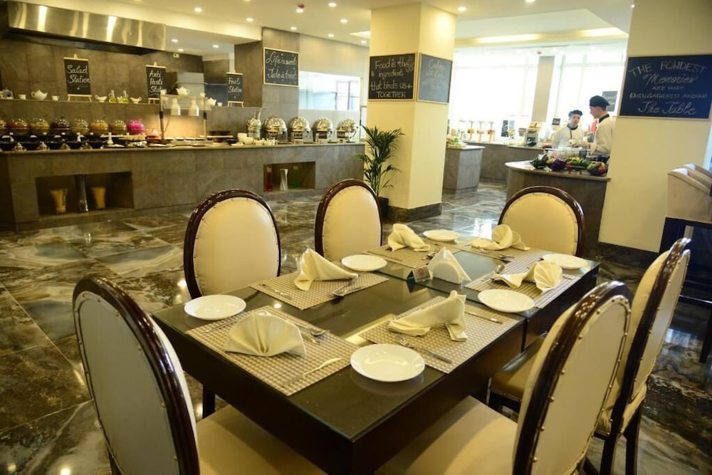 SANDY PALACE HOTEL 37/50