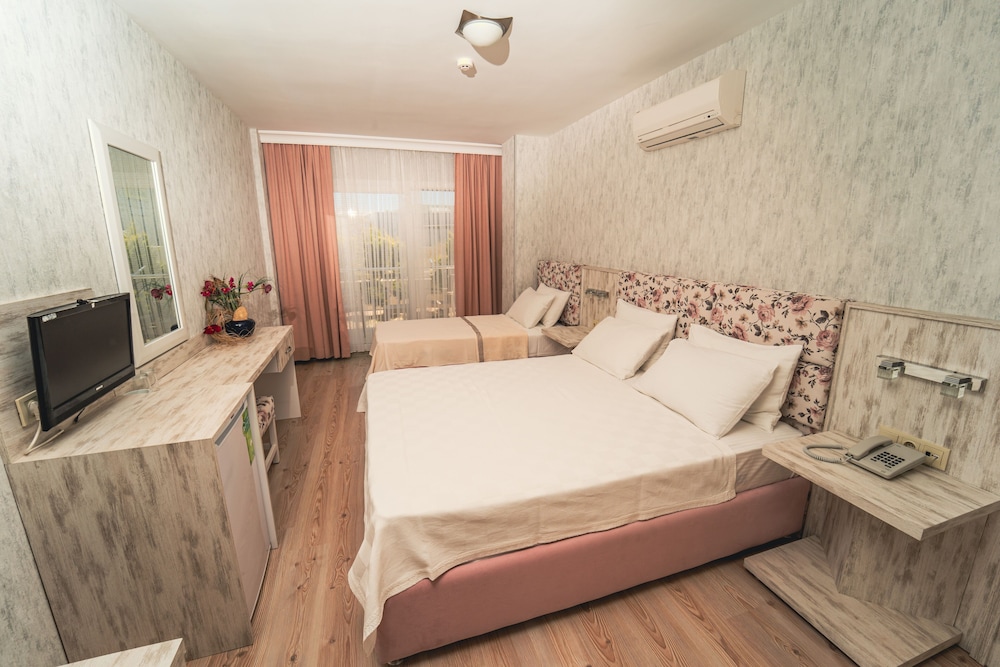 Twins Hotel 16/45