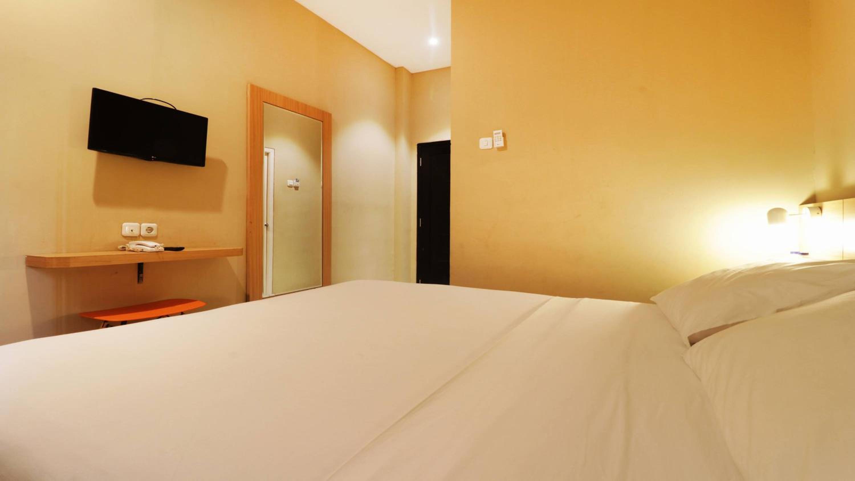 DELUXE, DOUBLE BED