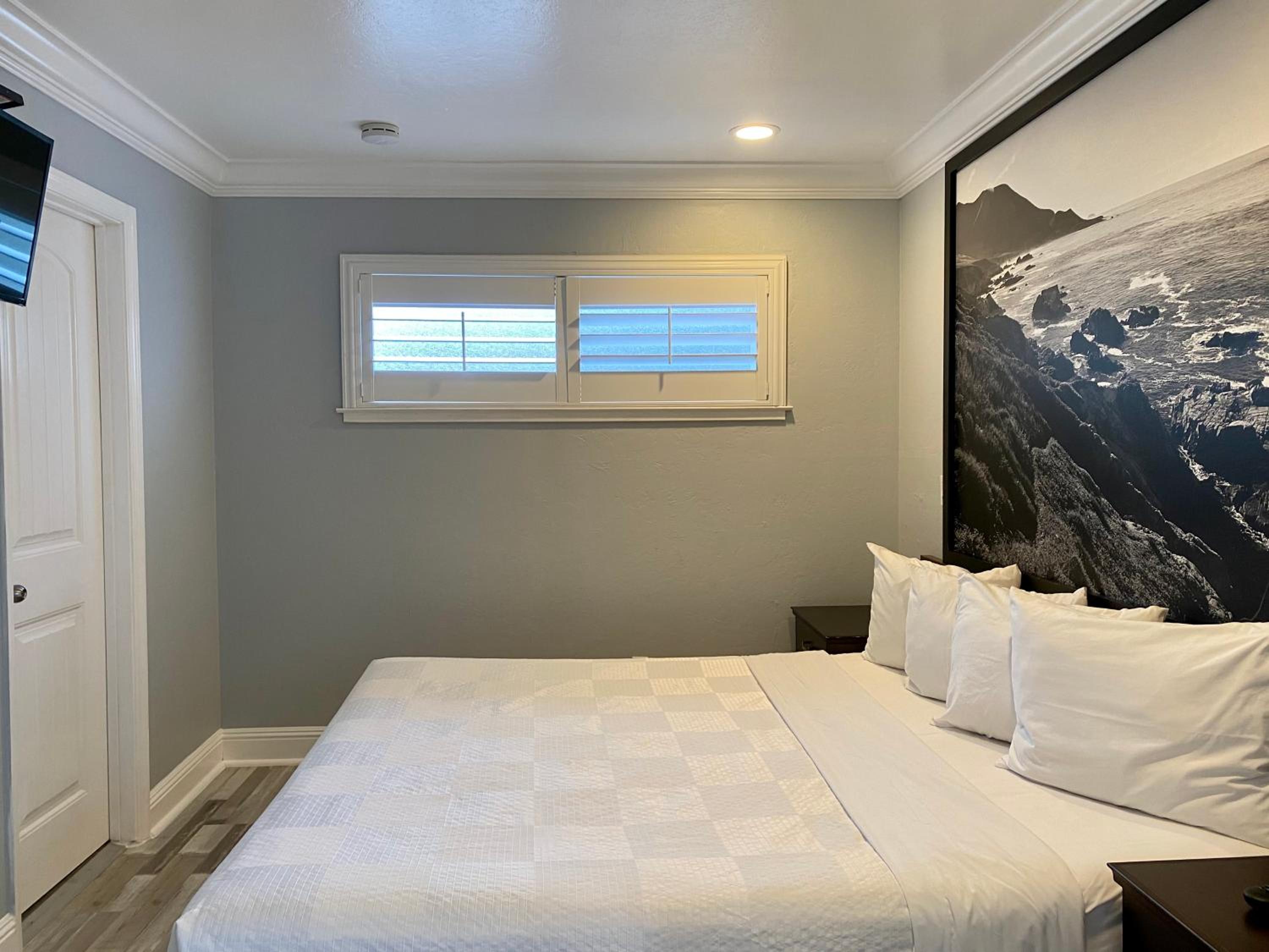2 Bedrooms, Suite, King Bed