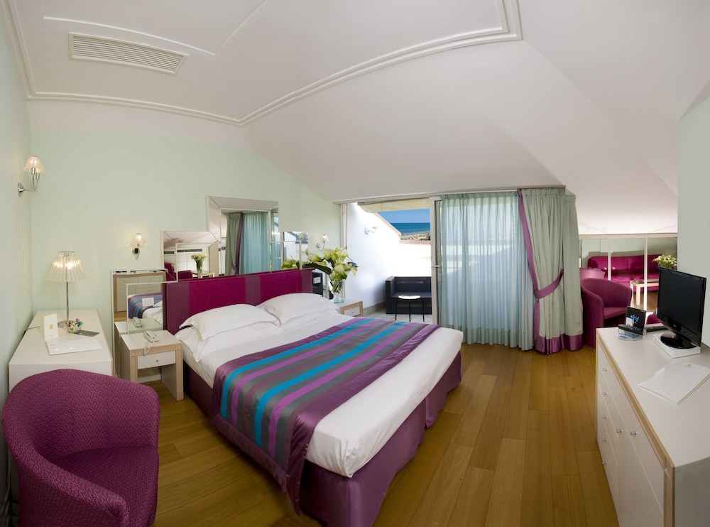 JUNIOR SUITE, 3 BEDS