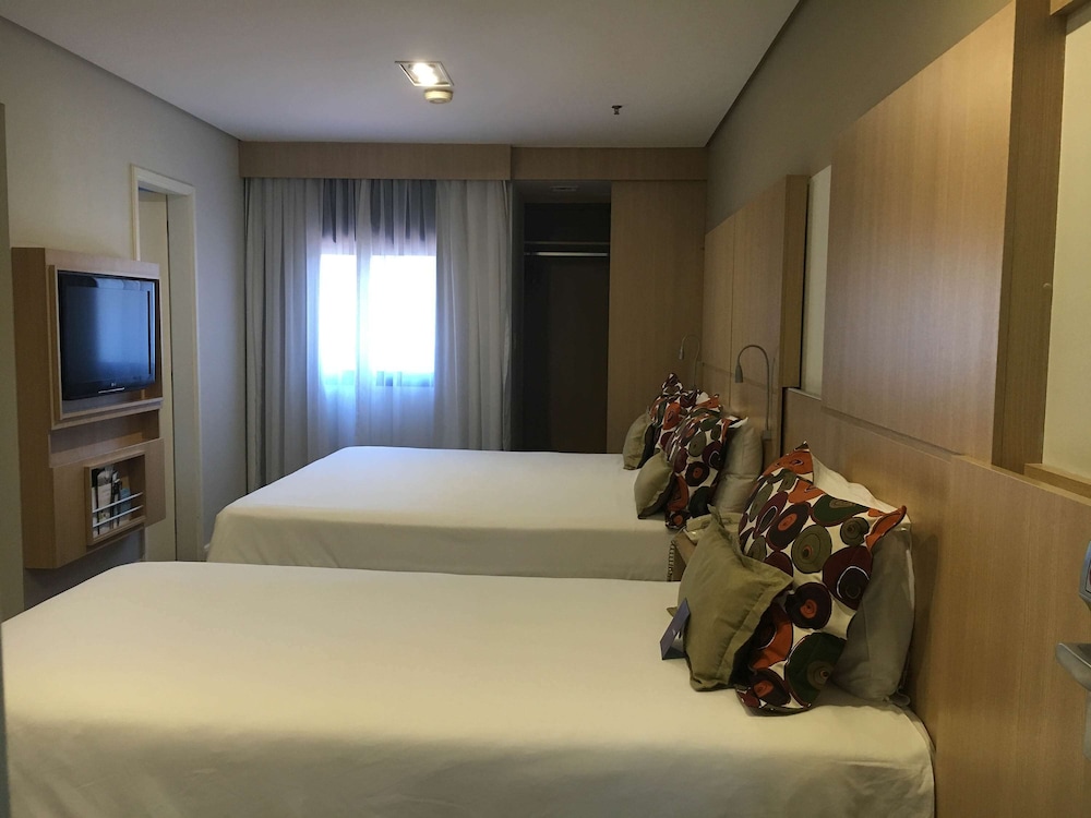 Mercure Sao Paulo Nacoes Unidas 38/76