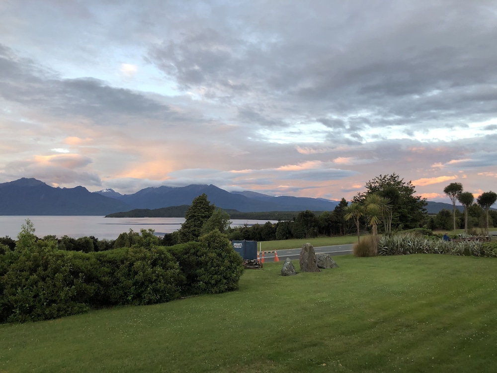 MANAPOURI LAKEVIEW MOTOR INN 61/69